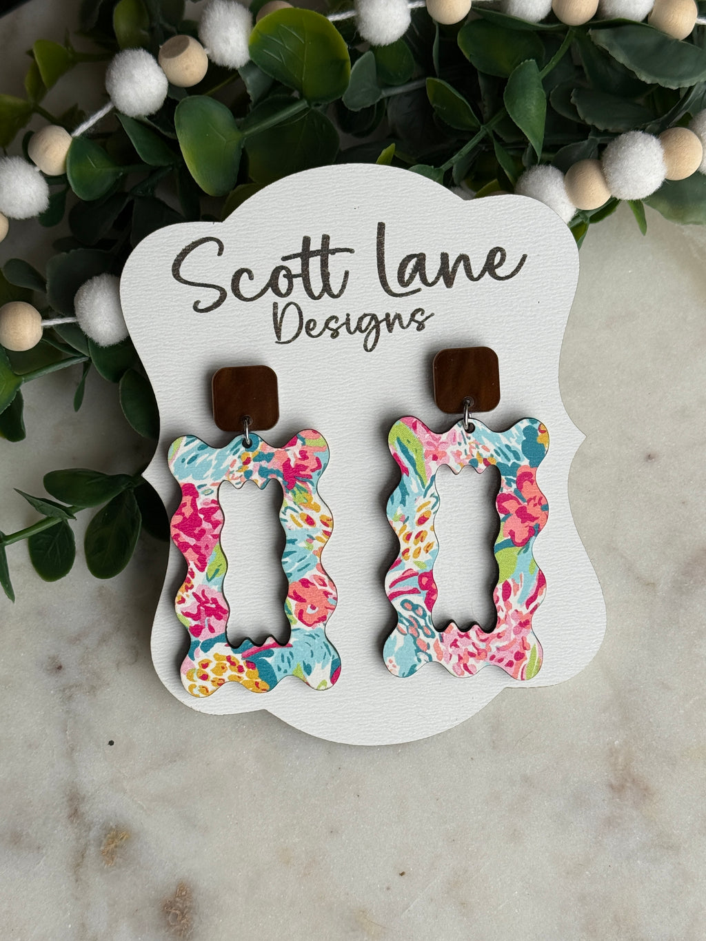 Preppy Floral lightweight earring with brown stud